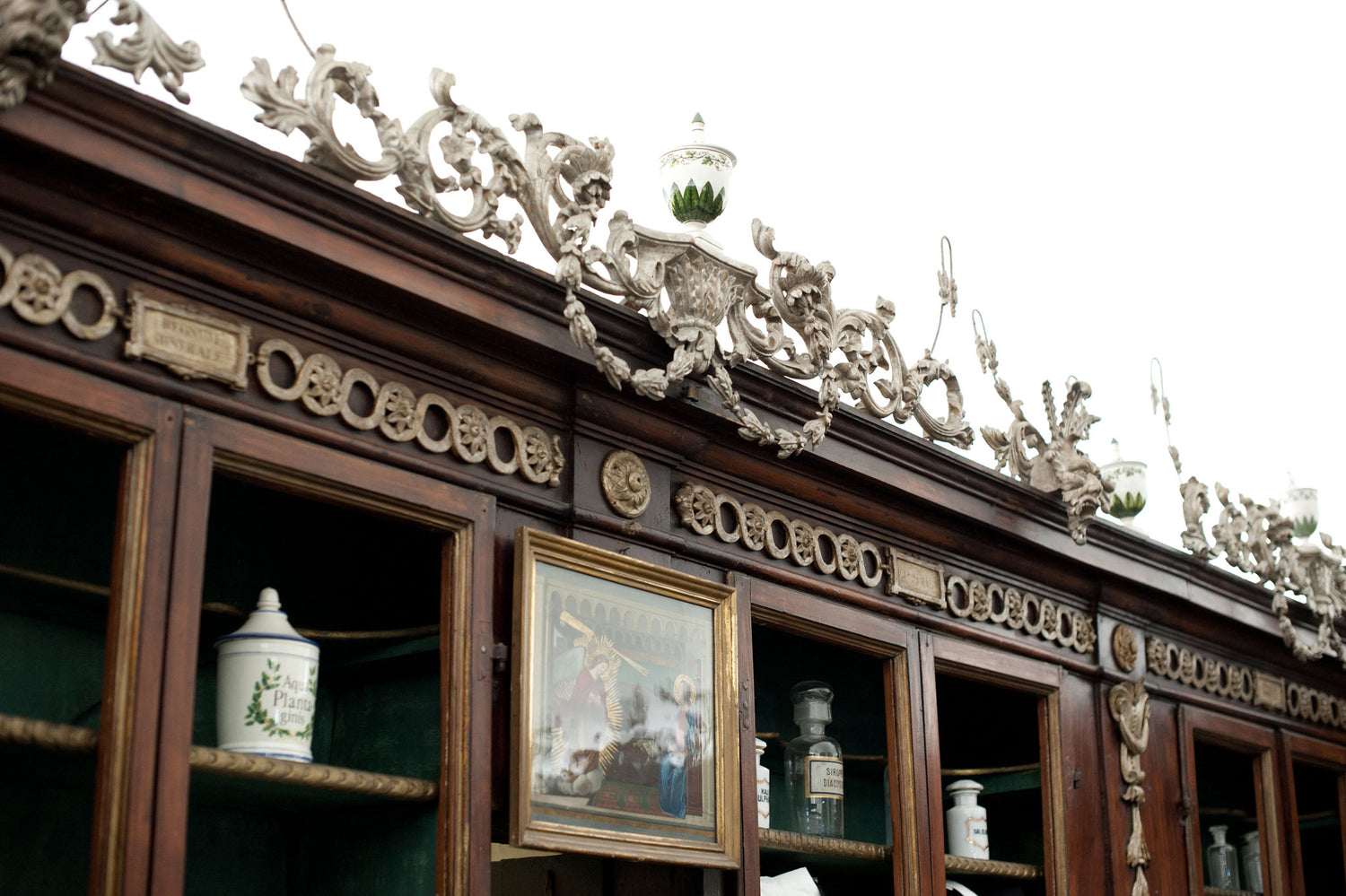 FARMACIASSANNUNZIATA-ARTISAN-BOTTEGA-detail-furniture-pharmacy