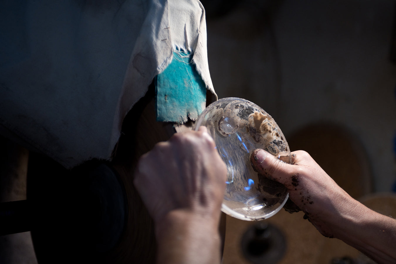 LOCCHI-ARTISAN-CRYSTAL-GLASS-BOTTEGA-grinding-plate-mud