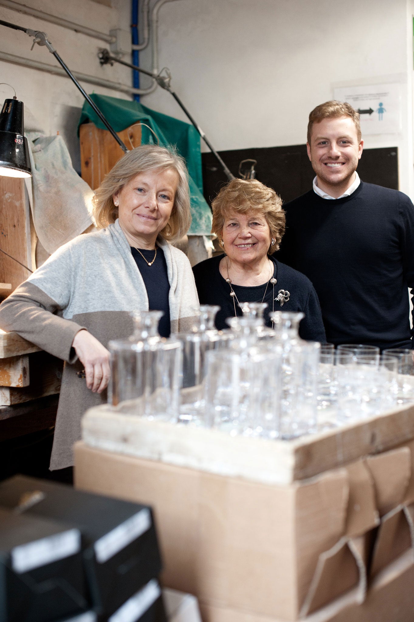 MOLERIALOCCHI-ARTISAN-CRYSTAL-GLASS-PORTRAIT-family-Locchi
