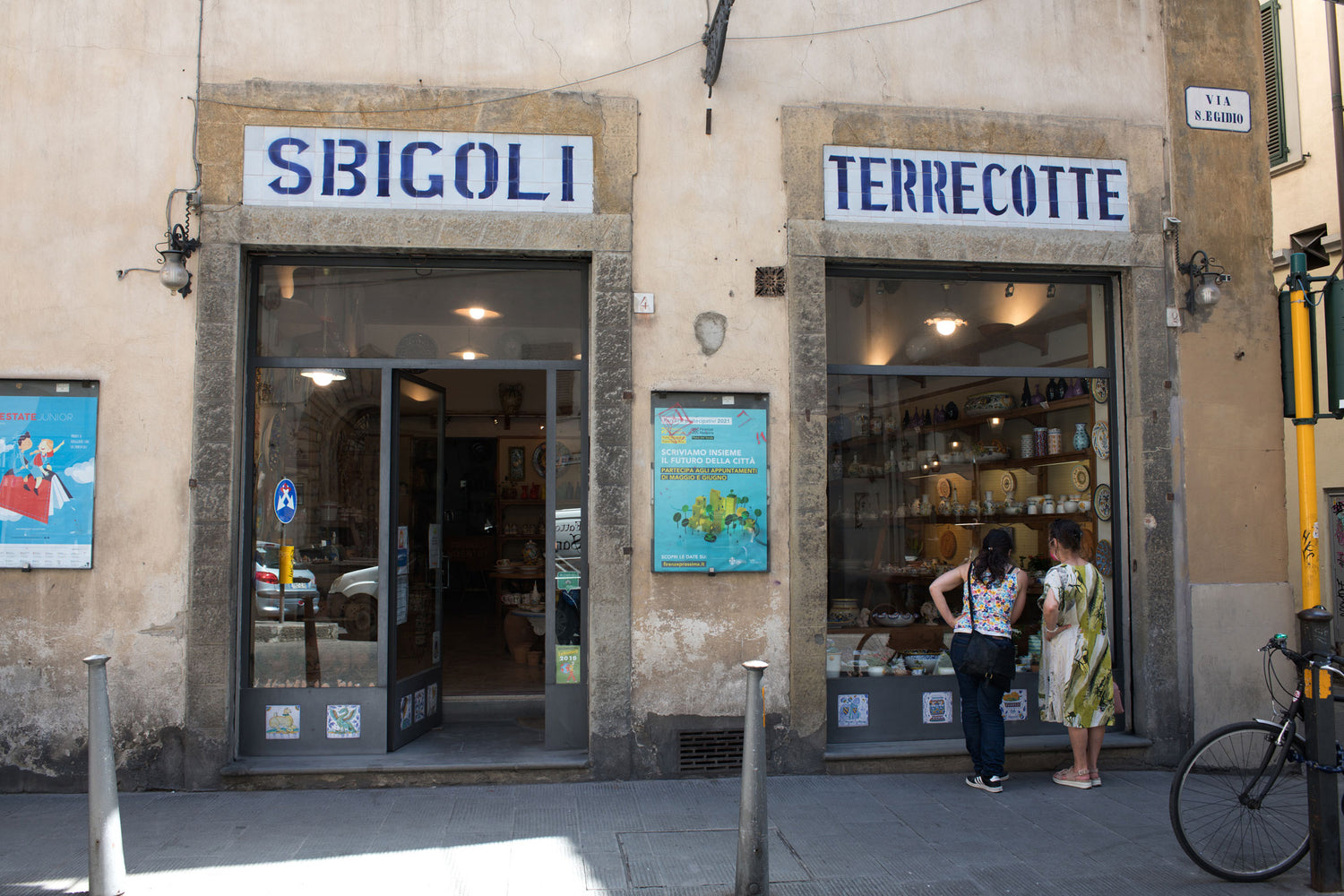 SBIGOLI-ARTISAN-CERAMICS-BOTTEGA-entrance-window-street