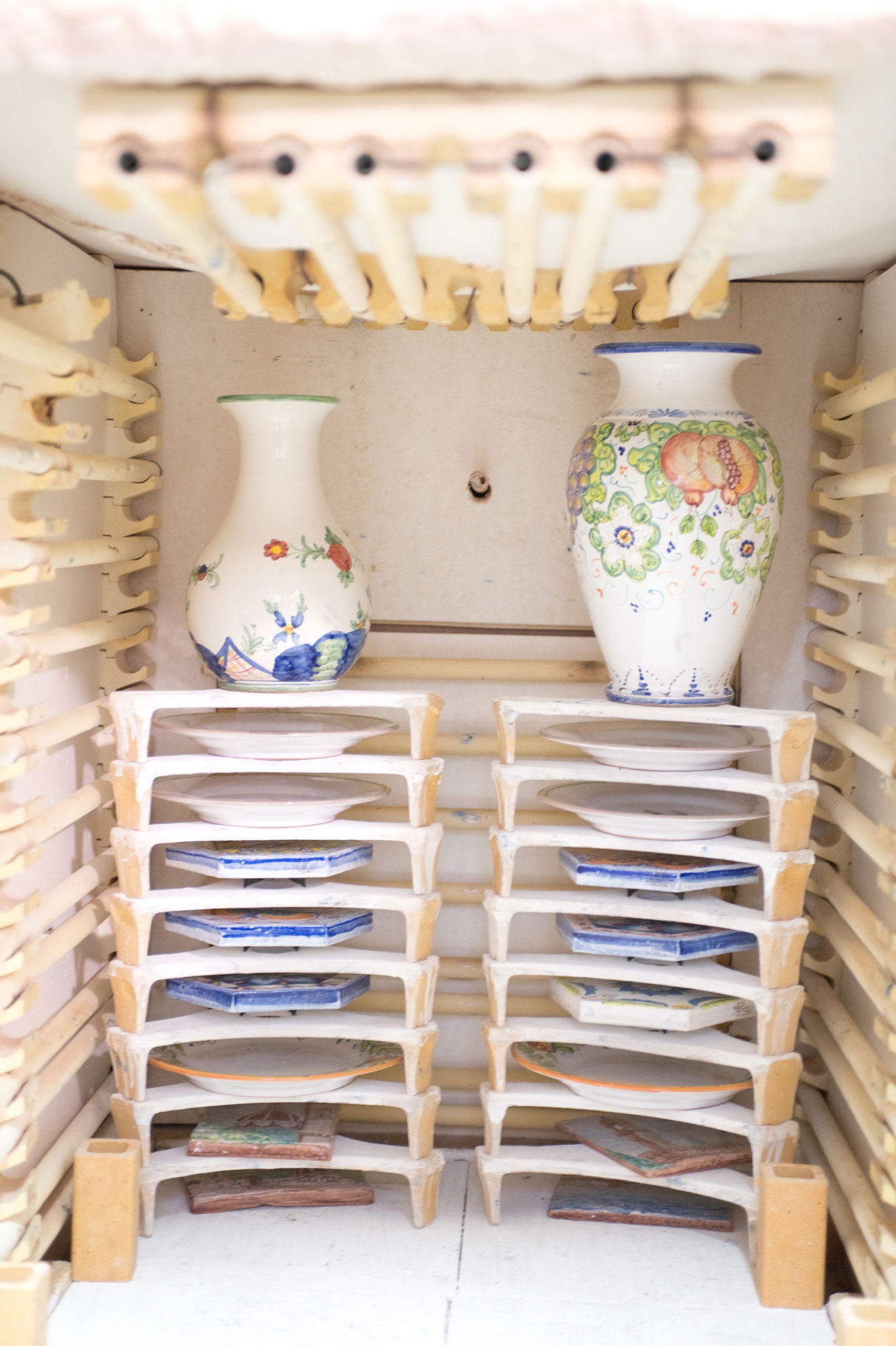 SBIGOLI-ARTISAN-CERAMICS-BOTTEGA-oven-dishes-vases-plates-kiln