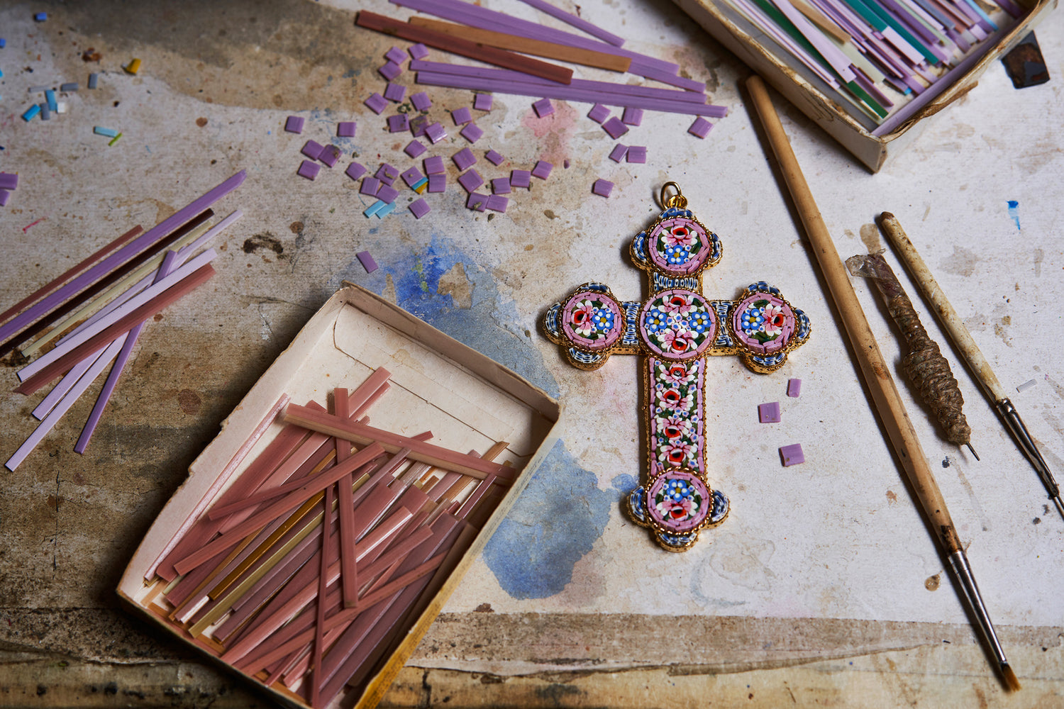 TRAVERSARI-ARTISAN-MOSAIC-TABLEAU-PRODUCT-micro-mosaic-cross-jewelry-pink-tones