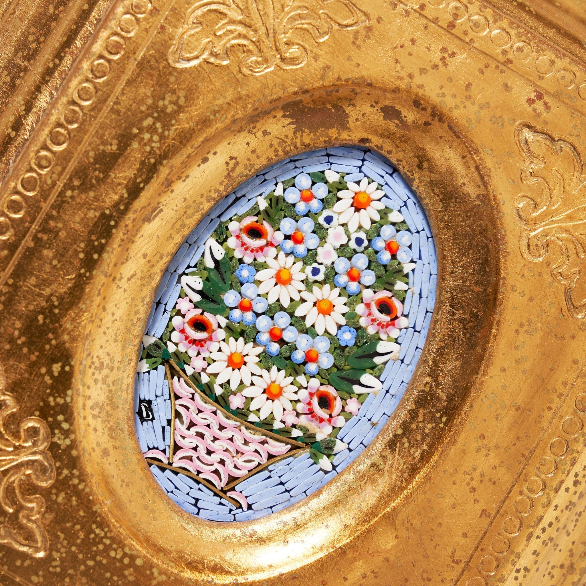 Traversari-Artisan-micro-Mosaic-Product-glass-mosaic-flower-basket
