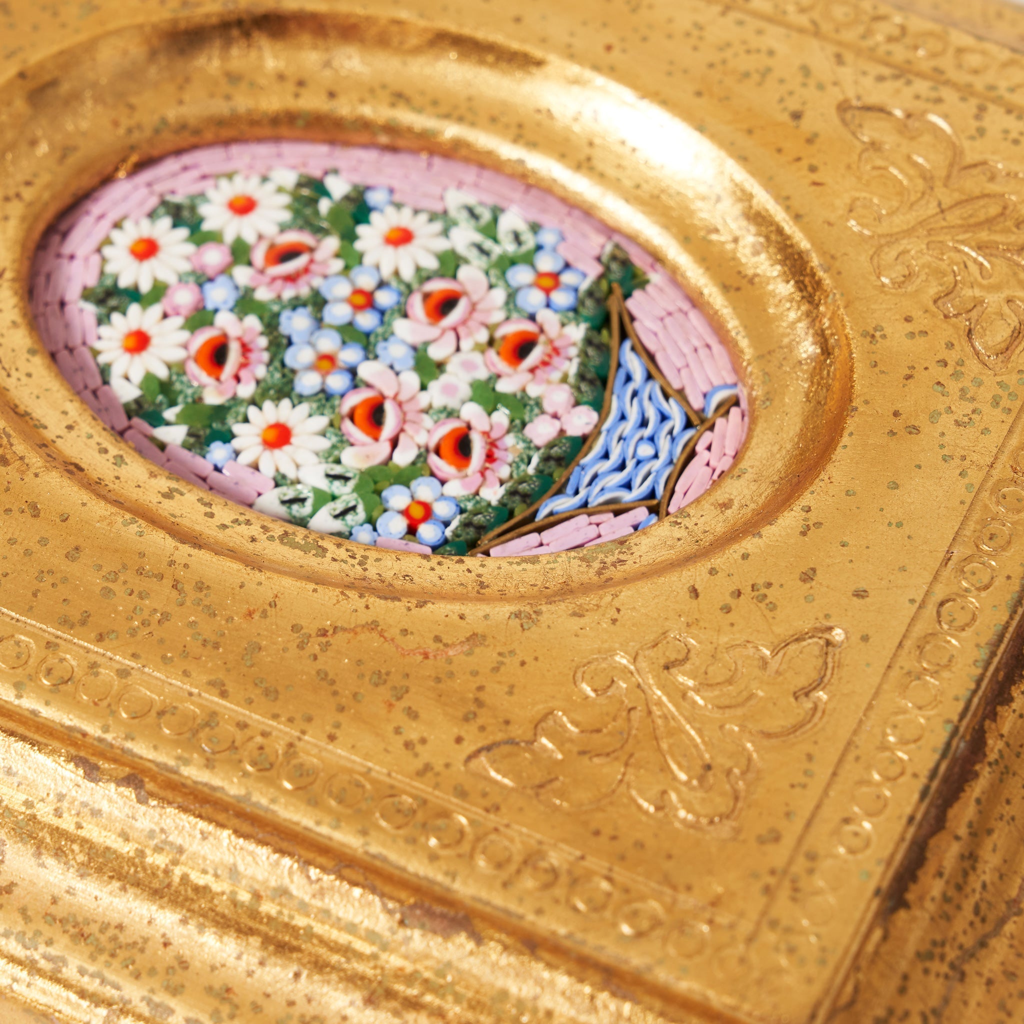 Traversari-Artisan-micro-Mosaic-Product-glass-mosaic-flower-basket